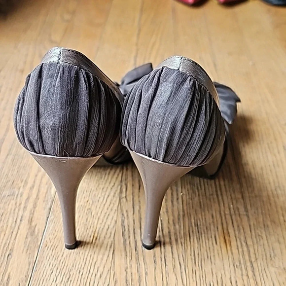 Nine West gray pumps size 9 - Picture 8 of 12